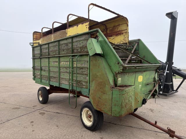 Image of John Deere 125 equipment image 3