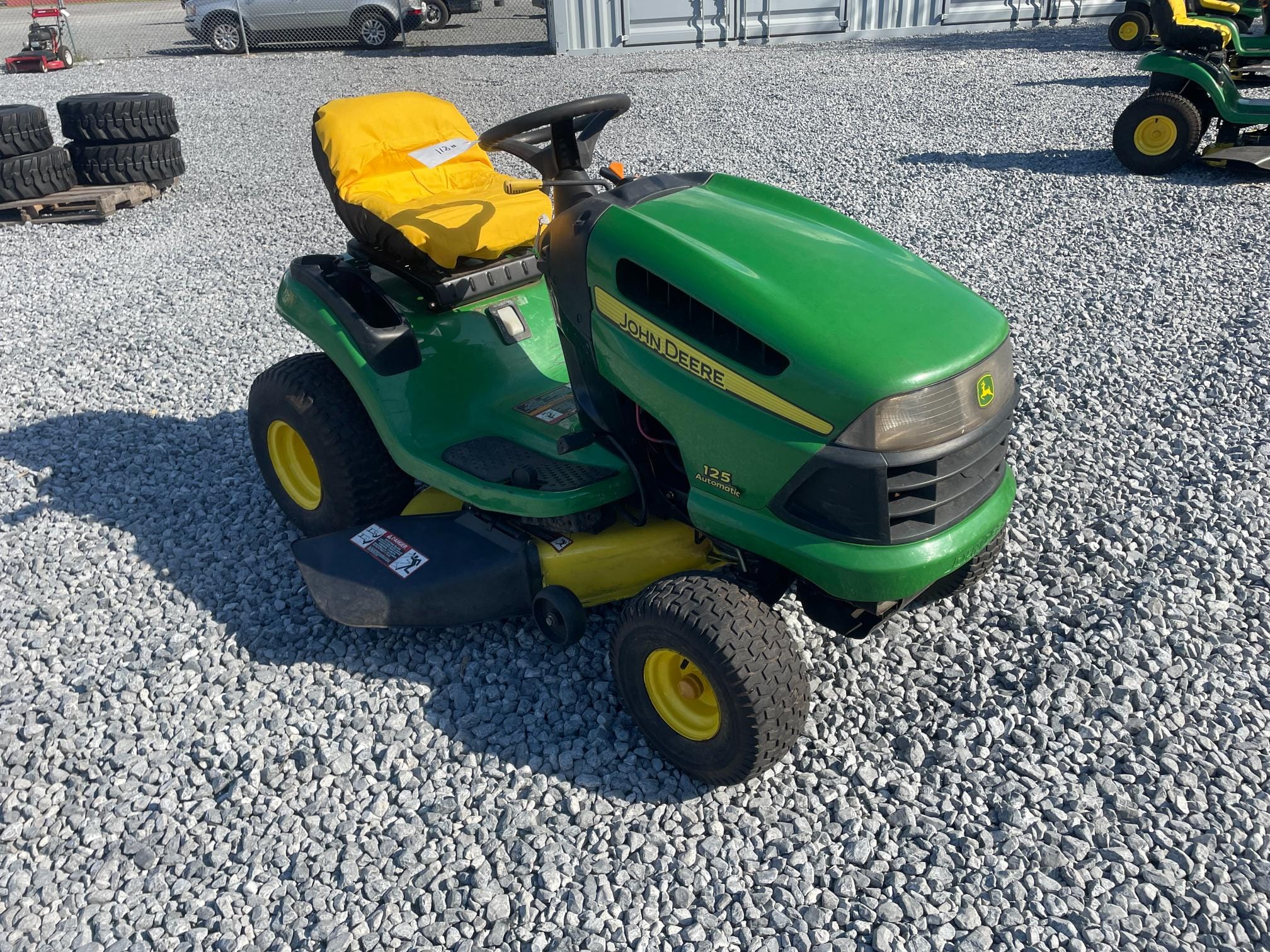 John Deere 125 Equipment Image0