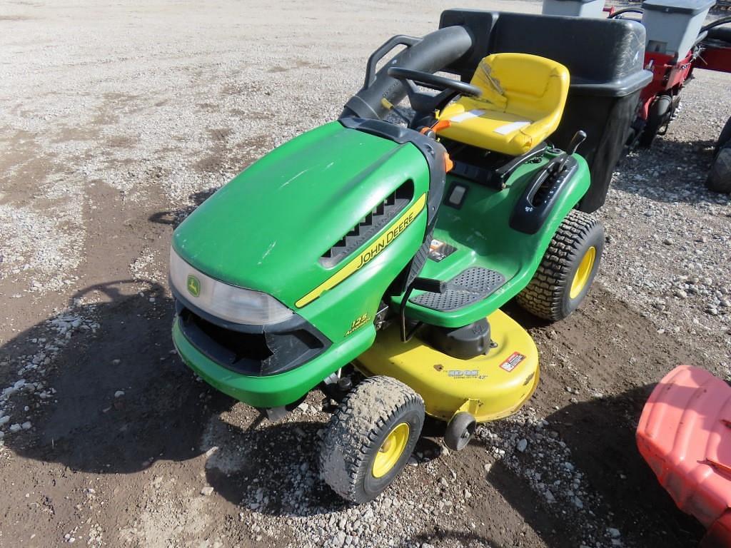 Image of John Deere 125 Primary image