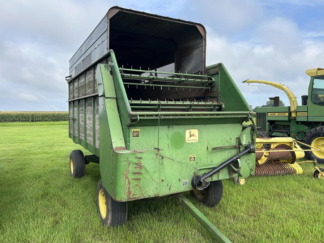 Image of John Deere 125 Image 0