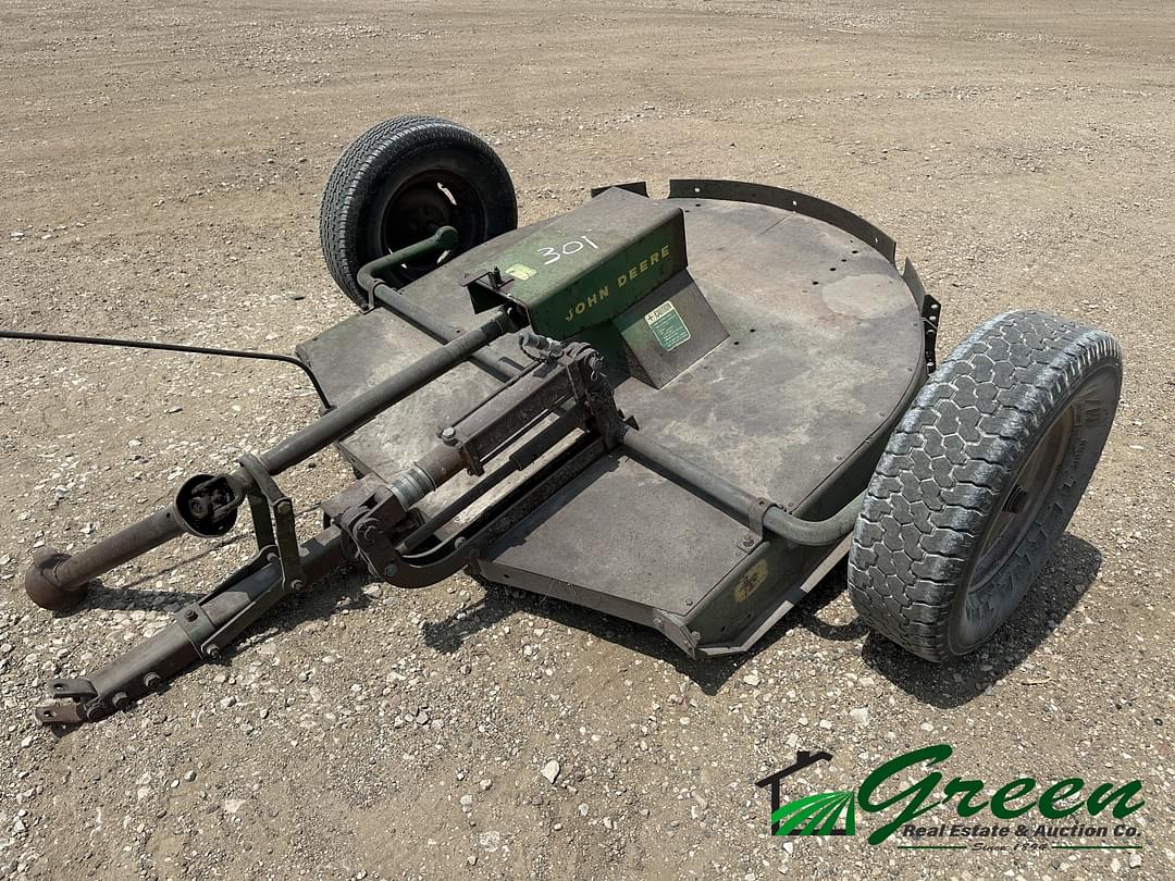 Image of John Deere 127 Primary image