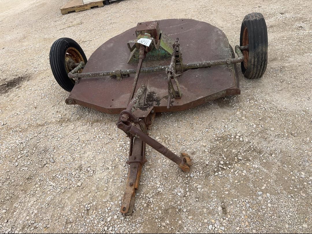 Image of John Deere 127 Image 1