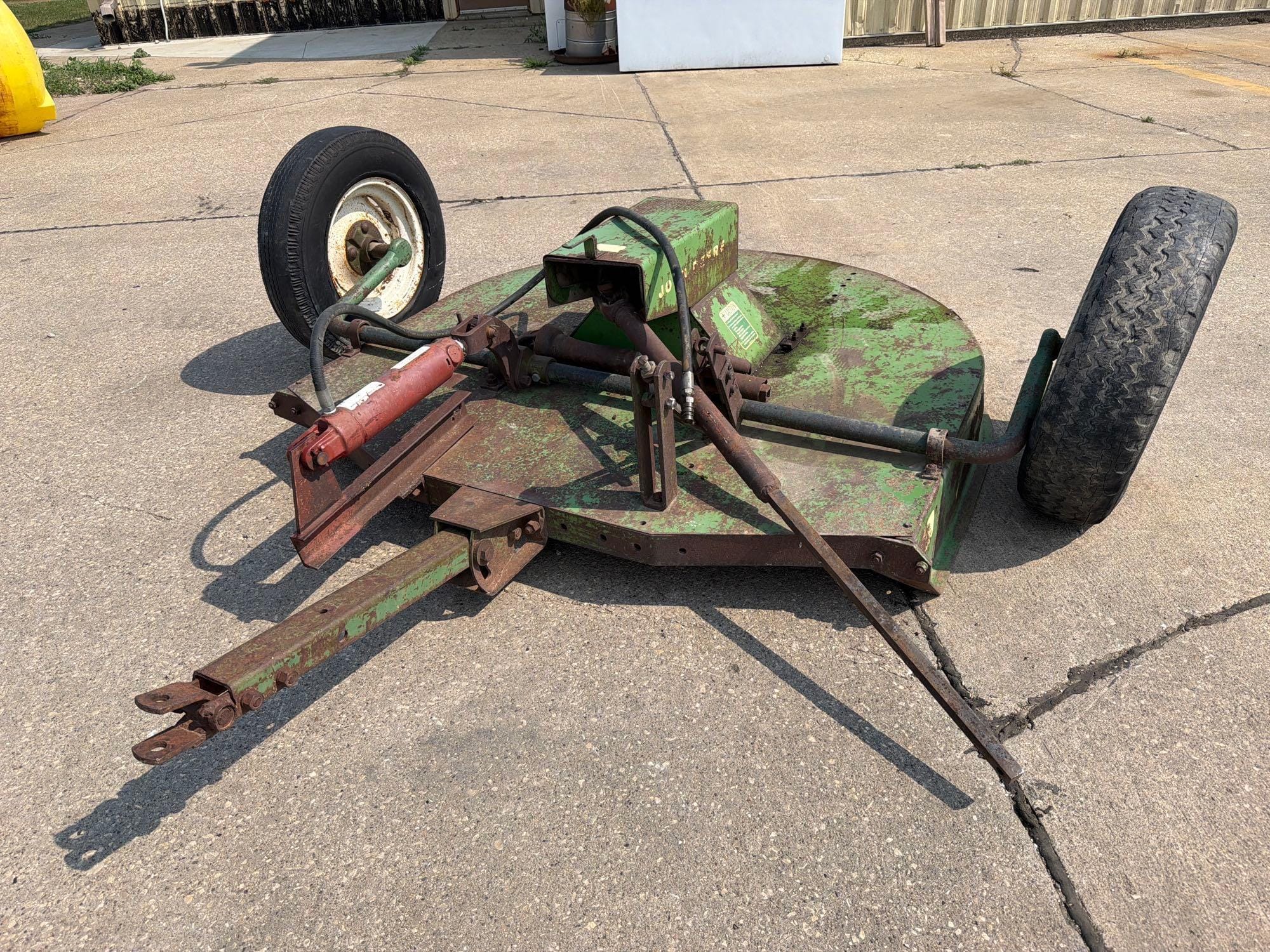 John Deere 127 Equipment Image0