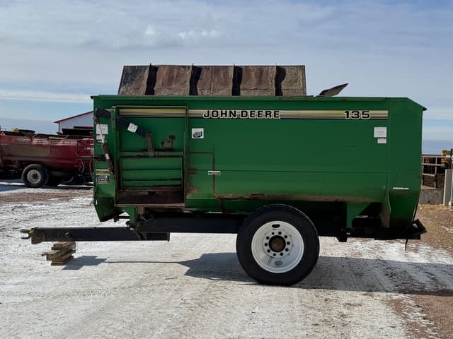 Image of John Deere 135 equipment image 2