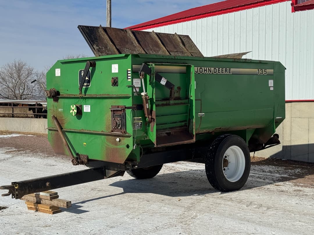 Image of John Deere 135 Primary image