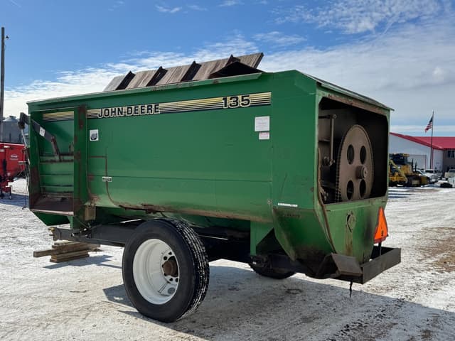 Image of John Deere 135 equipment image 3