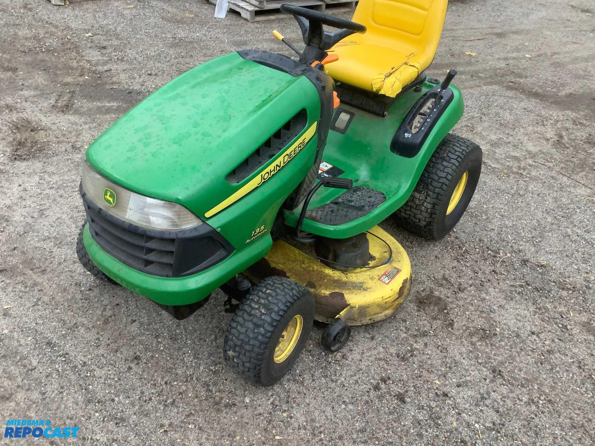 Main image John Deere 135