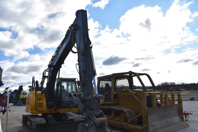 Image of John Deere 135P equipment image 2