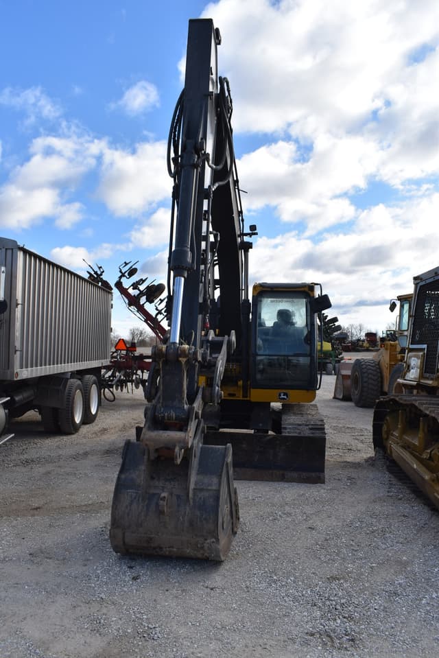 Image of John Deere 135P equipment image 1