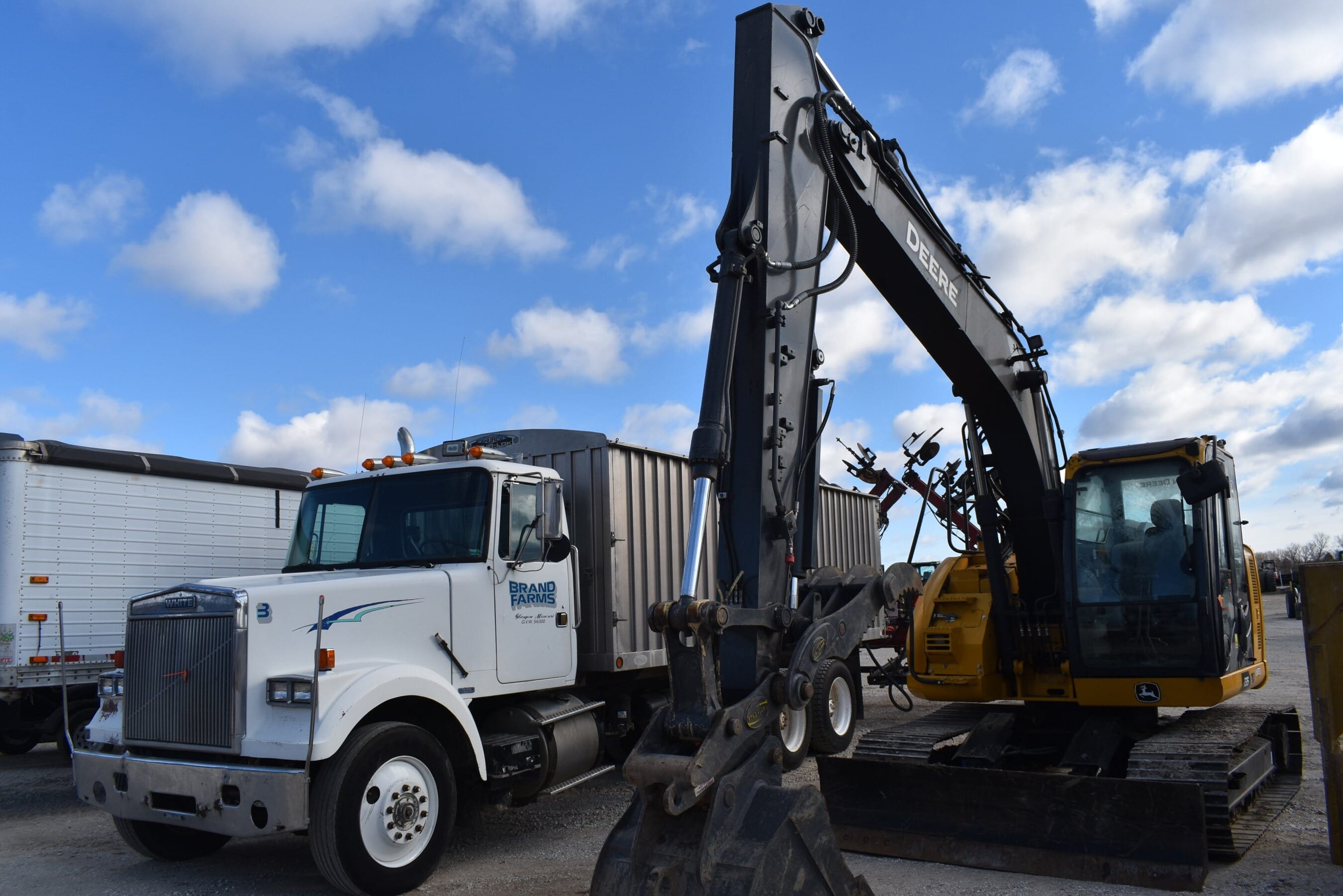 John Deere 135P Equipment Image0