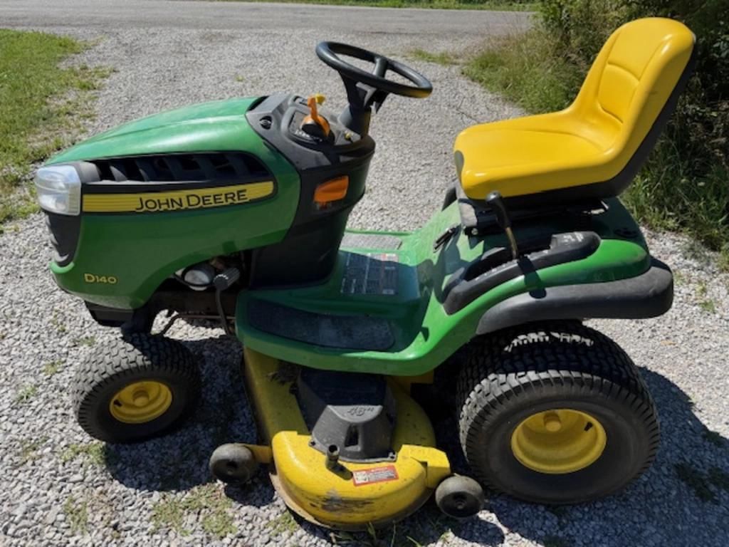 John Deere D140 Equipment Image0