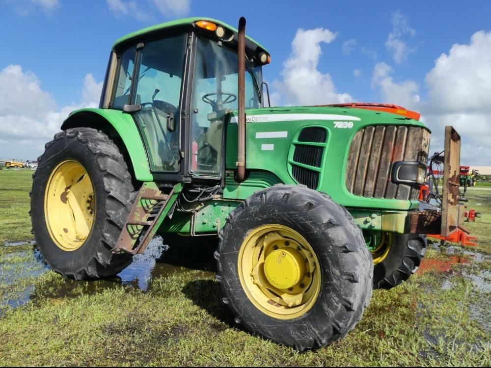 John Deere 7230 Equipment Image0