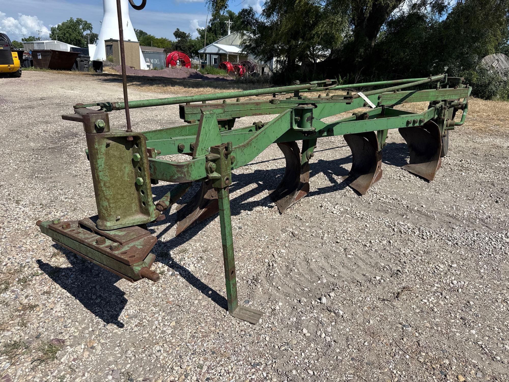 John Deere 145 Equipment Image0
