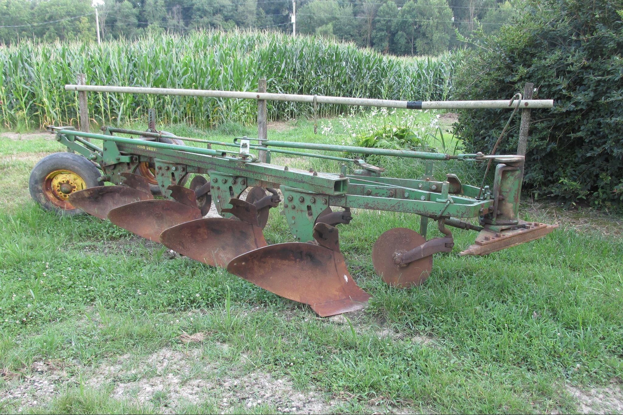 John Deere 145 Equipment Image0