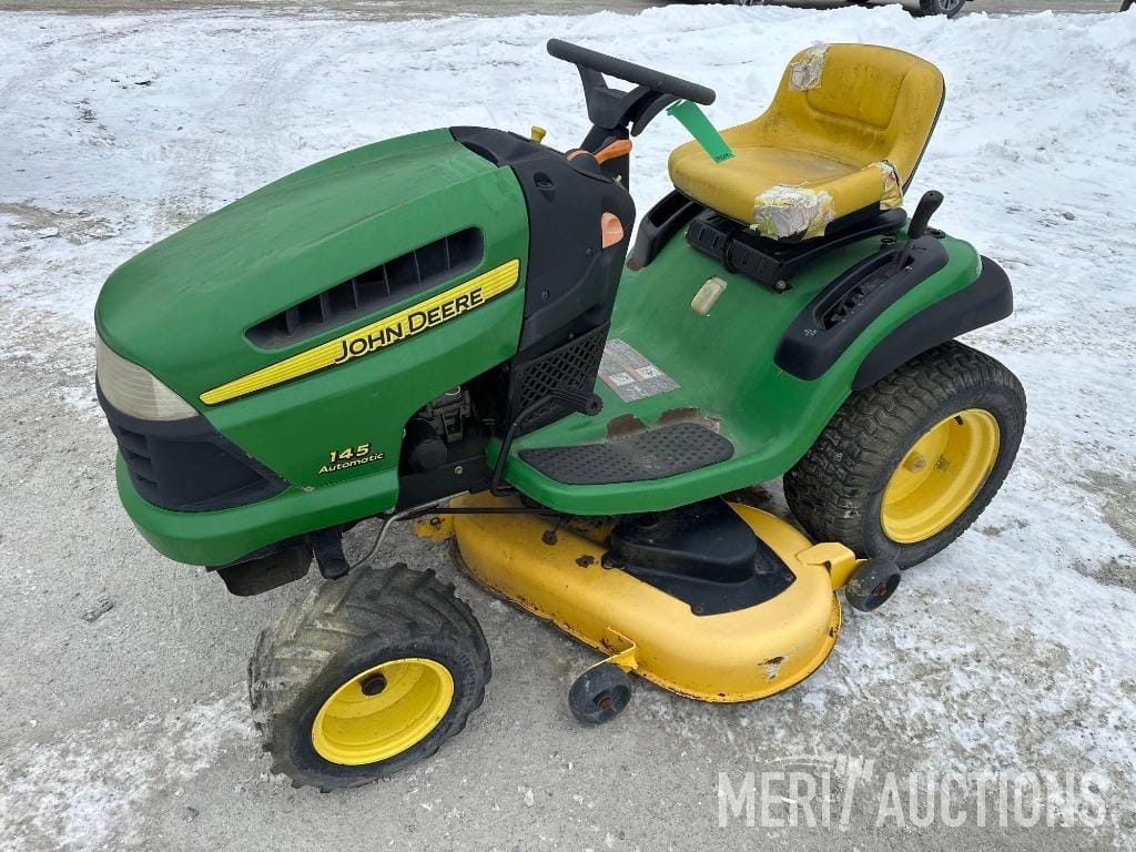John Deere 145 Equipment Image0