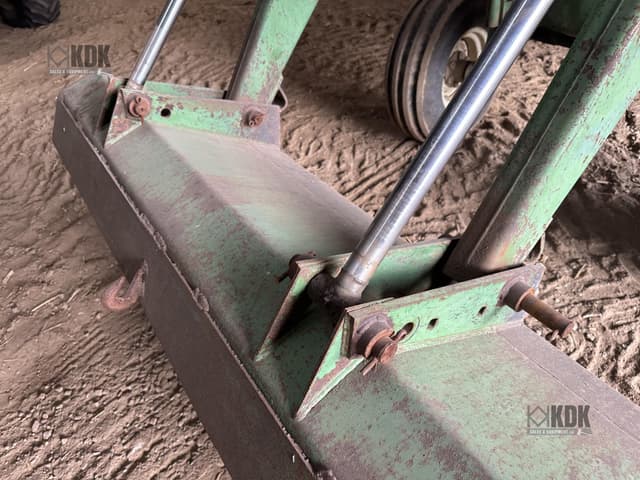 Image of John Deere 146 equipment image 4