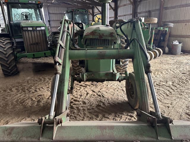 Image of John Deere 146 equipment image 3