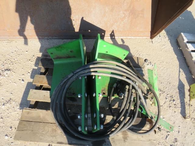 Image of John Deere 146 equipment image 3