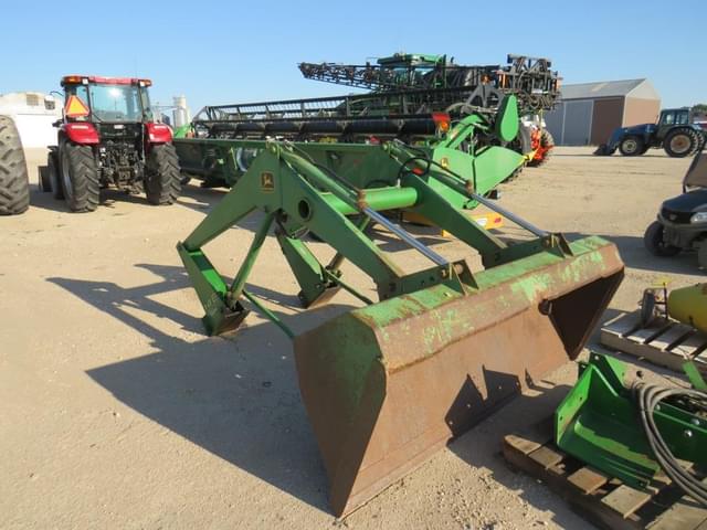 Image of John Deere 146 equipment image 4