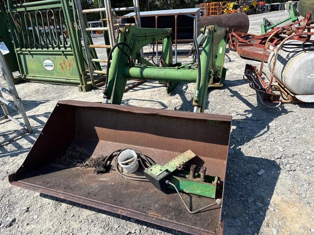 Image of John Deere 146 equipment image 1