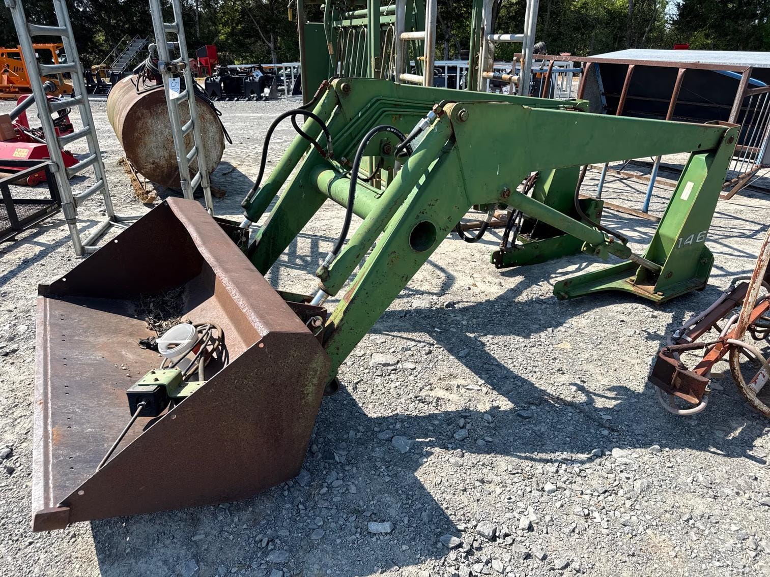 John Deere 146 Equipment Image0