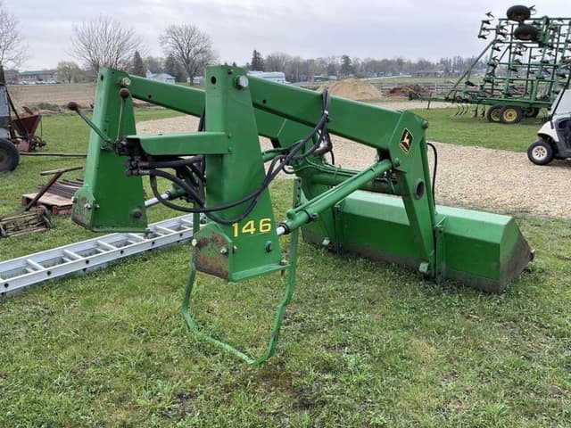 Image of John Deere 148 equipment image 3