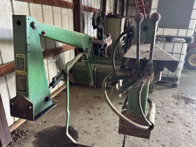 Image of John Deere 146 equipment image 4