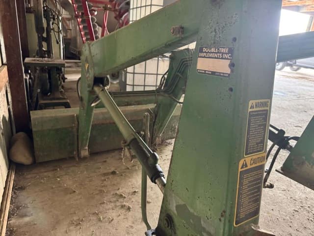 Image of John Deere 146 equipment image 3