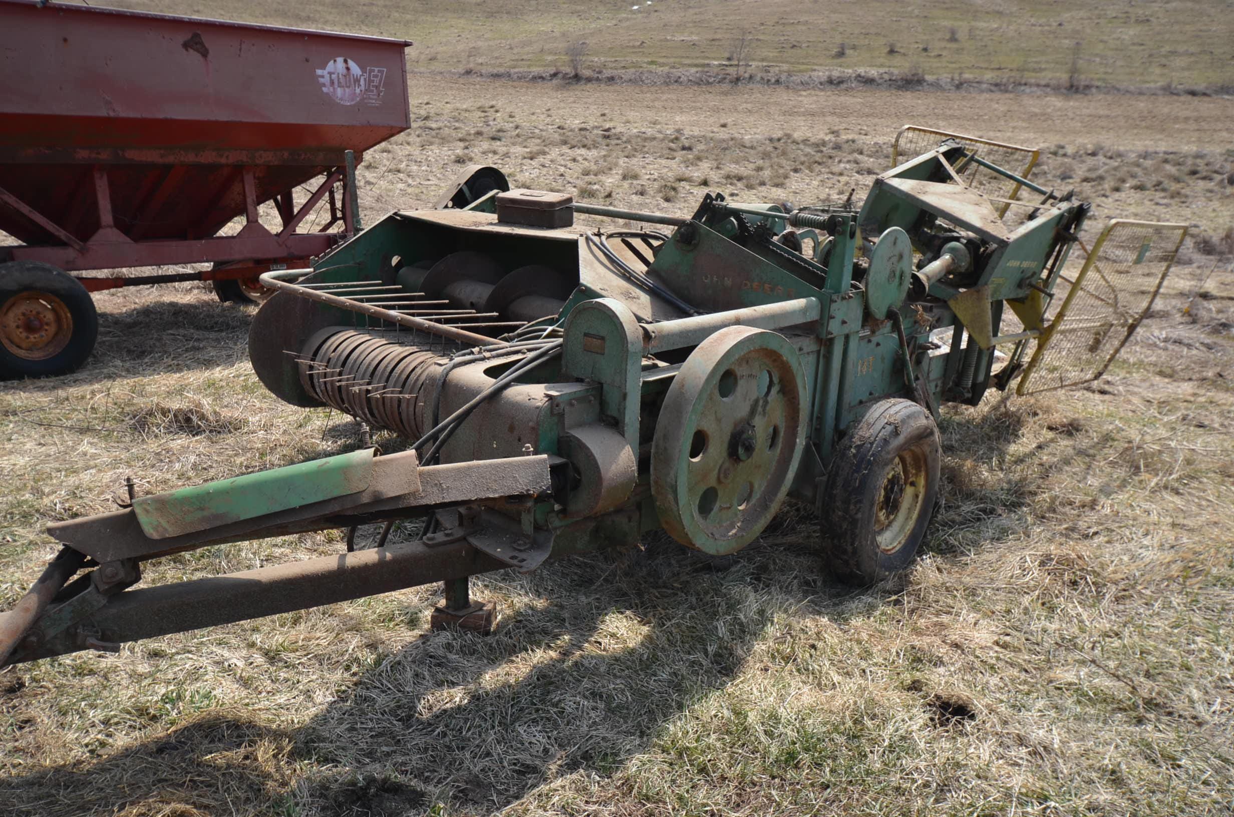 Main image John Deere 14T