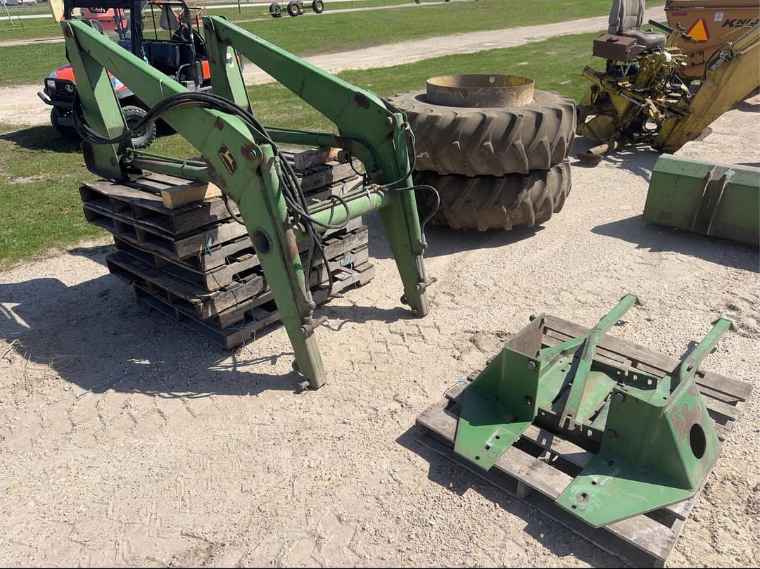 Image of John Deere 148 Primary image