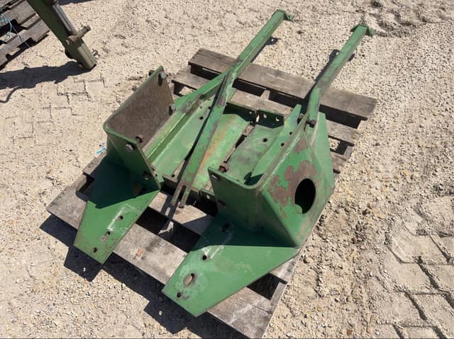 Image of John Deere 148 equipment image 1