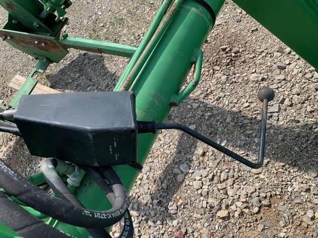 Image of John Deere 148 equipment image 4