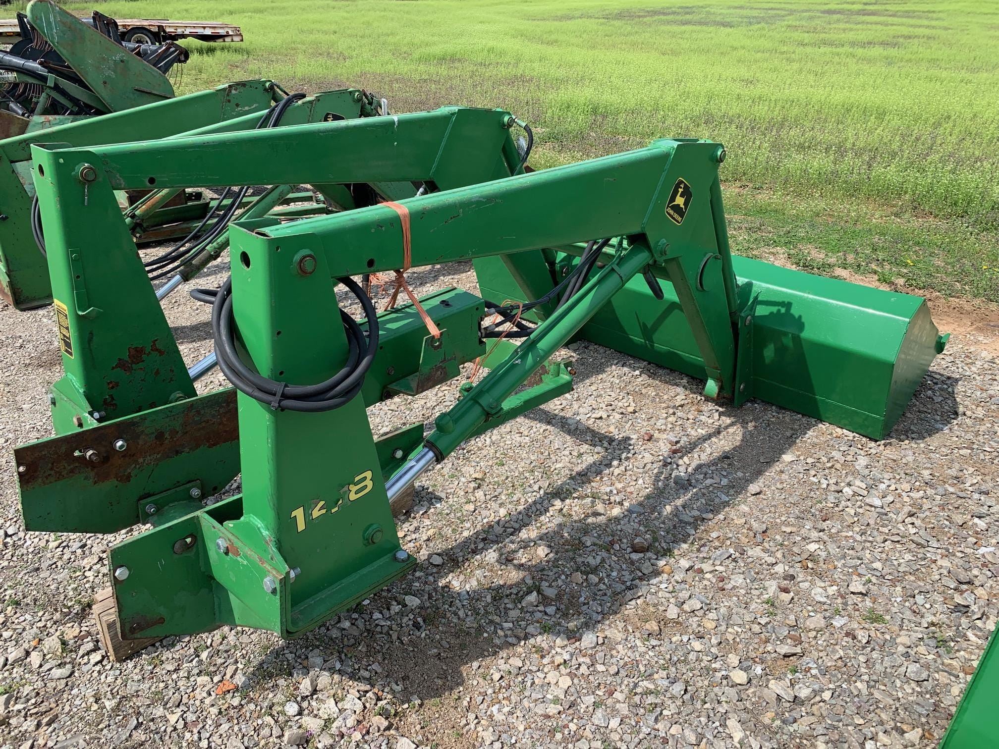 John Deere 148 Equipment Image0