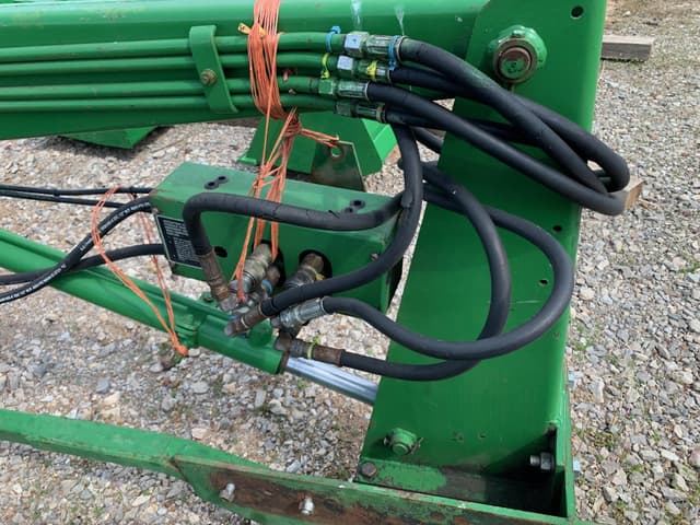 Image of John Deere 148 equipment image 3
