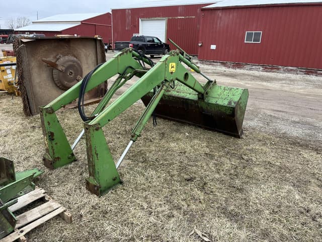 Image of John Deere 148 equipment image 3