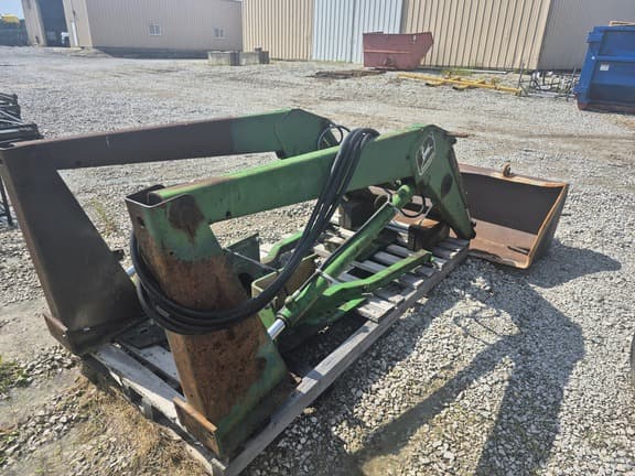 Image of John Deere 148 equipment image 3