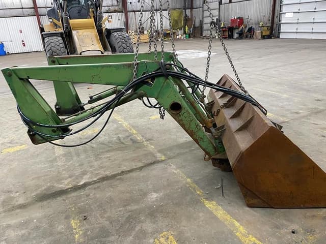 Image of John Deere 148 equipment image 3