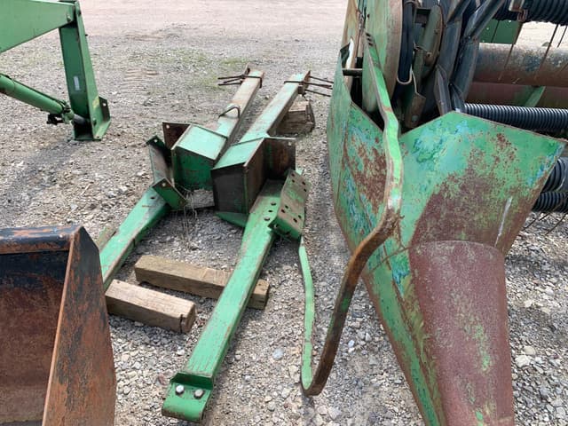 Image of John Deere 148 equipment image 4