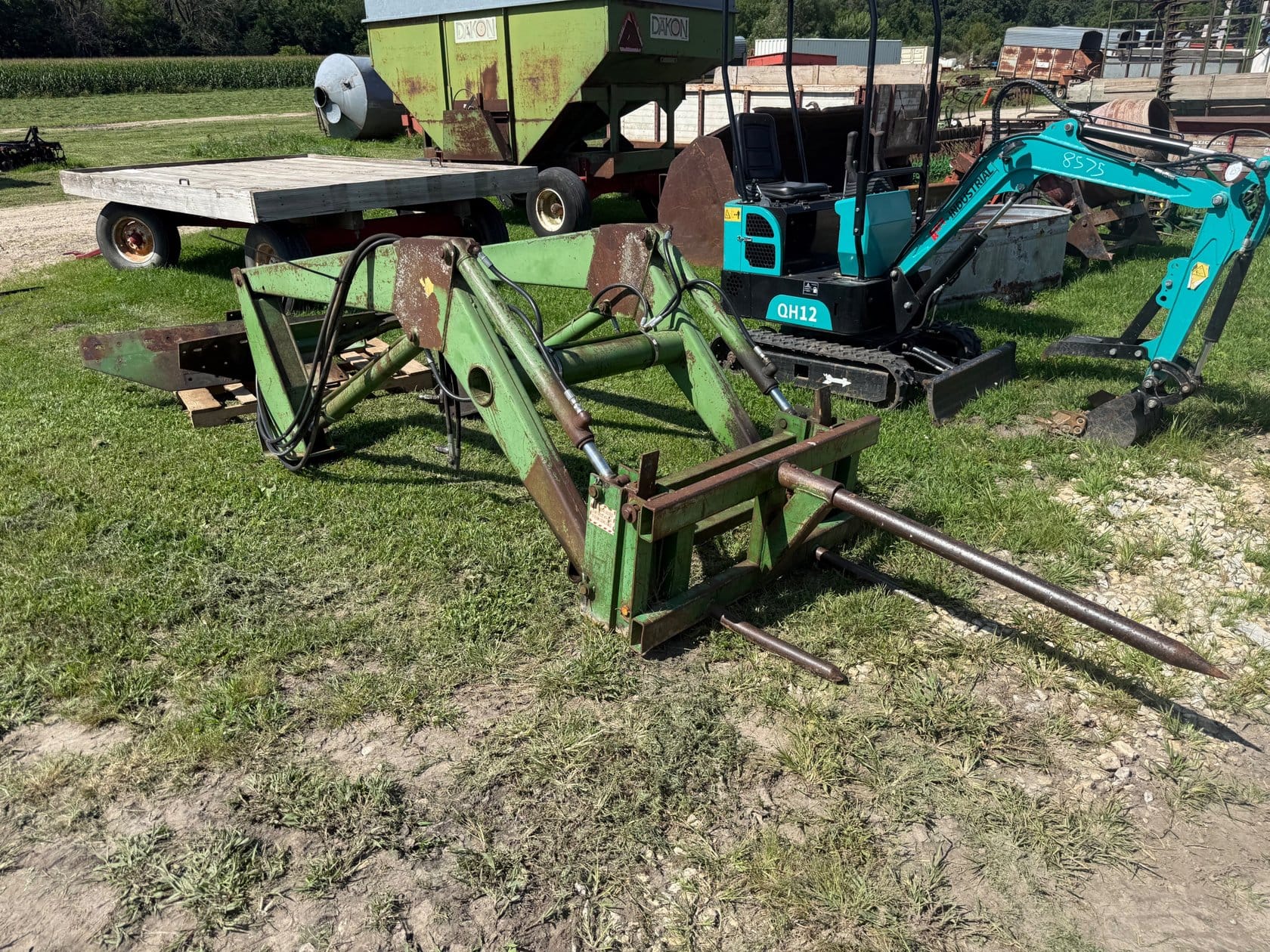 John Deere 148 Equipment Image0