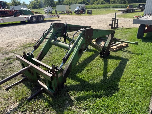 Image of John Deere 148 equipment image 2