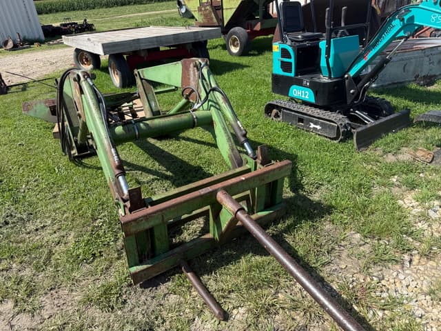Image of John Deere 148 equipment image 1