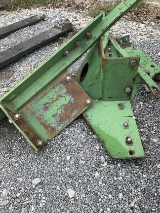 Image of John Deere 148 equipment image 3