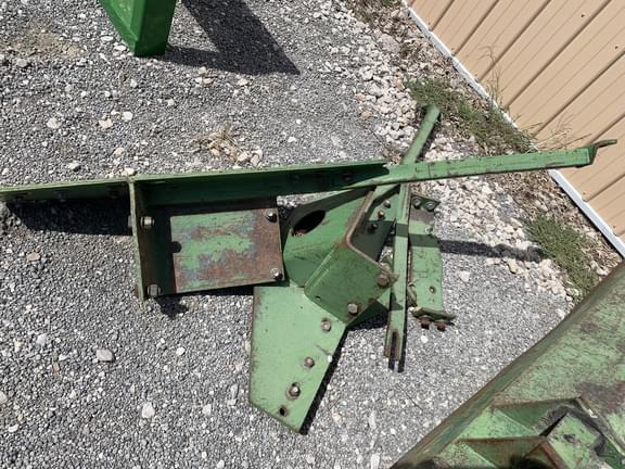 Image of John Deere 148 equipment image 1