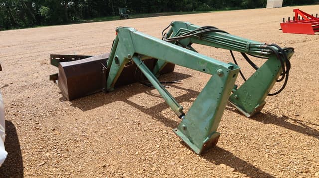 Image of John Deere 148 equipment image 4