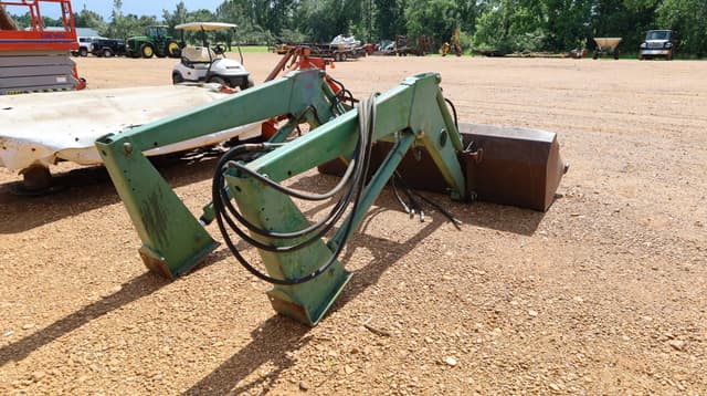 Image of John Deere 148 equipment image 3