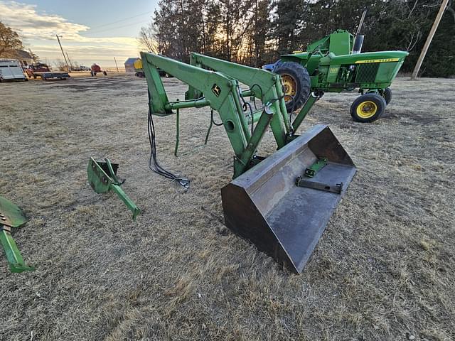 Image of John Deere 148 equipment image 2