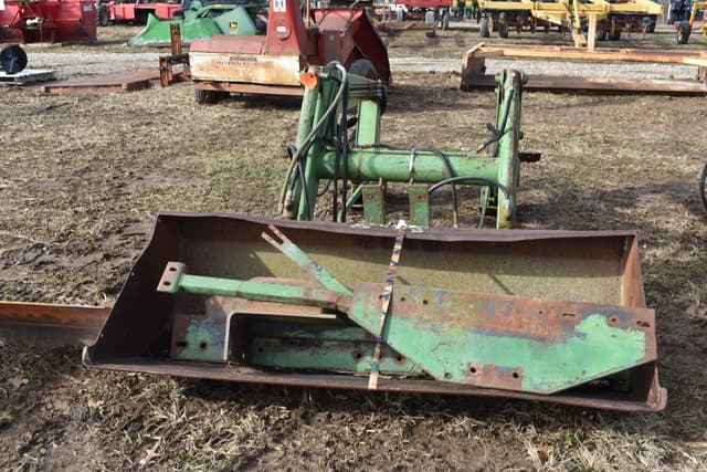 Image of John Deere 148 equipment image 1