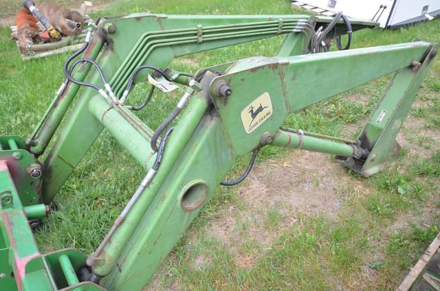 Image of John Deere 148 equipment image 4