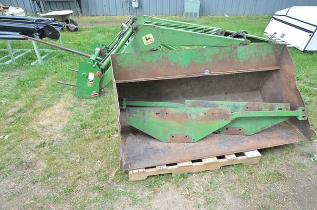 Image of John Deere 148 equipment image 1