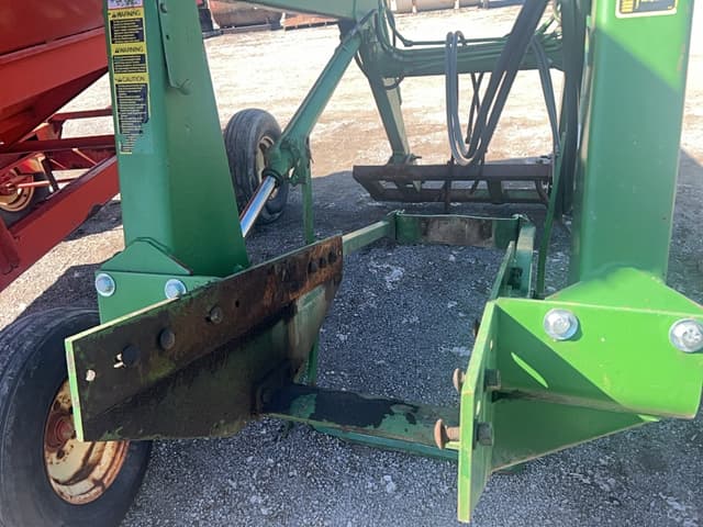 Image of John Deere 148 equipment image 4